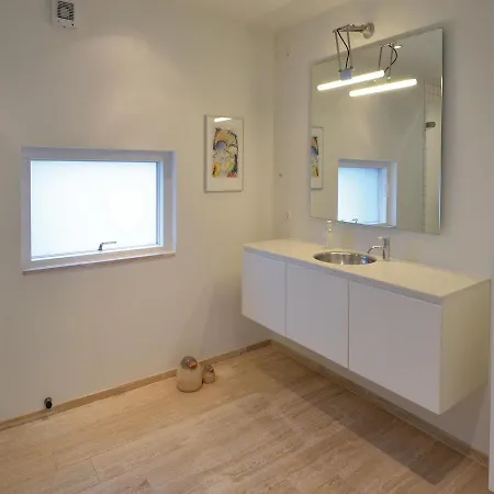 Two-bedroom Holiday In בית נופש