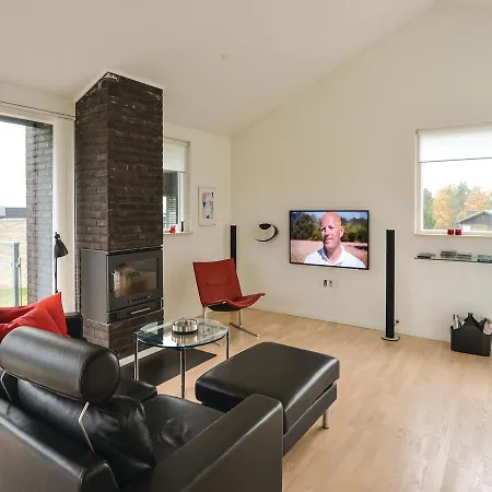 בית נופש Two-bedroom Holiday In *
