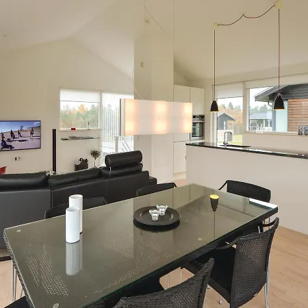 Two-bedroom Holiday In בית נופש